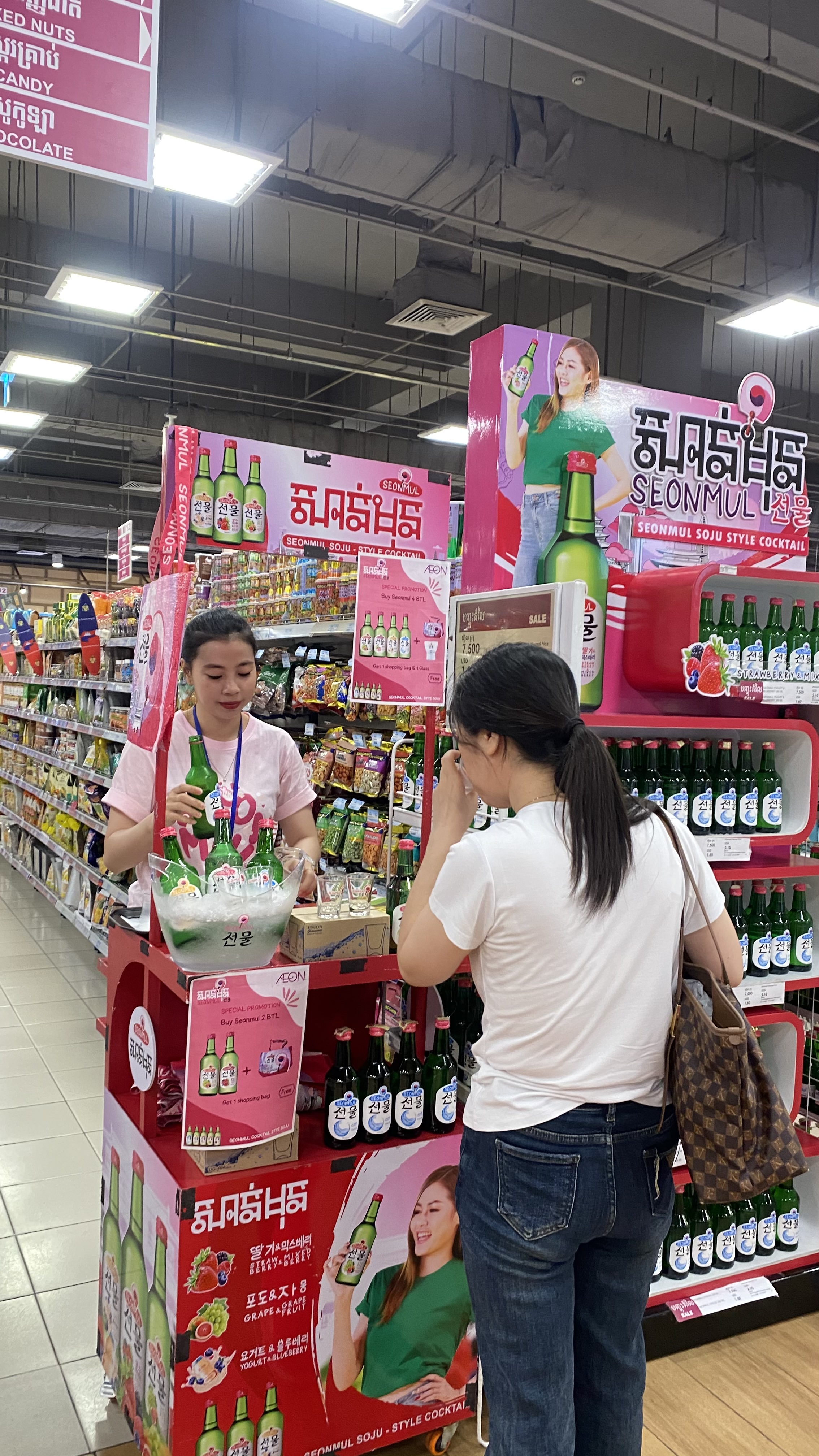 Celebrating Seonmul wine tasting success at AEON Mall 1